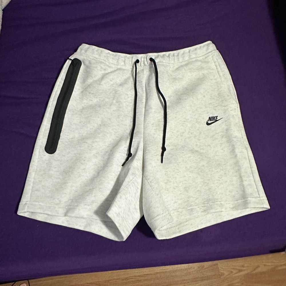 Nike Men's Light Gray Athletic Shorts
